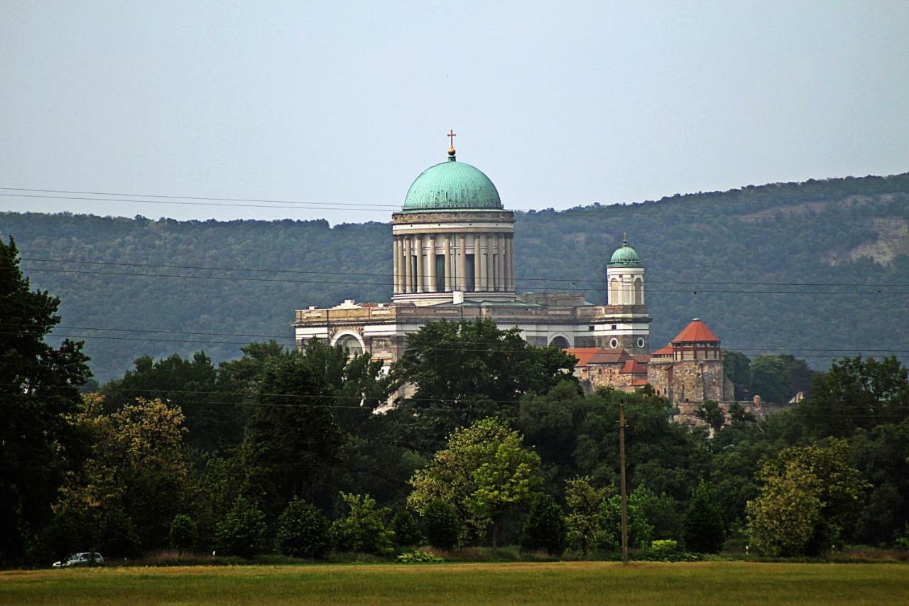 Strigonia Apartman Esztergom Buitenkant foto